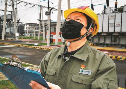 關(guān)鍵時(shí)刻,我必須在——記湖北襄陽供電公司檢修分公司余嶺運(yùn)維班班長韓小勇