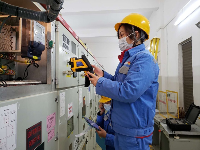 南方電網(wǎng)廣西柳州鹿寨供電局:戰(zhàn)“疫”保電 巾幗在行動(dòng)