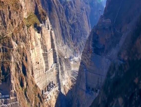 為建烏東德水電站，在峽谷底部挖90米深洞穴，用來(lái)干嘛的？