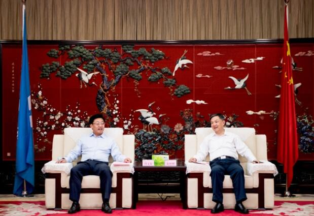 溫樞剛會見云南能投集團黨委書記、董事長段文泉