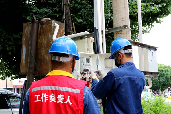 國網(wǎng)伊犁供電公司：嚴抓“小”現(xiàn)場，推進“大”安全