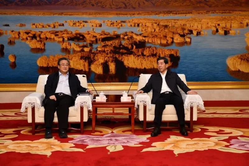 中核集團黨組書記、董事長余劍鋒與寧夏黨委書記陳潤兒會談