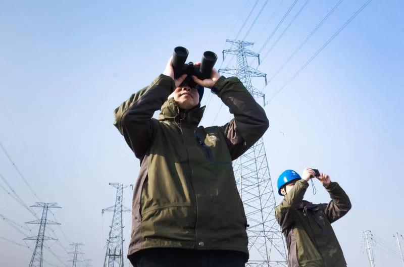 國網寧波市奉化區(qū)供電公司人機協(xié)同巡檢保障山區(qū)電網安全度冬