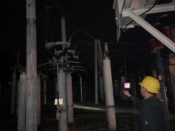 國網(wǎng)壽寧縣供電公司夜巡測(cè)溫嚴(yán)控電網(wǎng)“體溫”