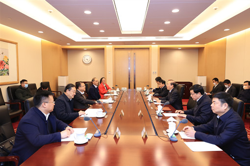 國家電網(wǎng)公司總經(jīng)理、黨組副書記辛保安與西安交通大學黨委書記盧建軍會談