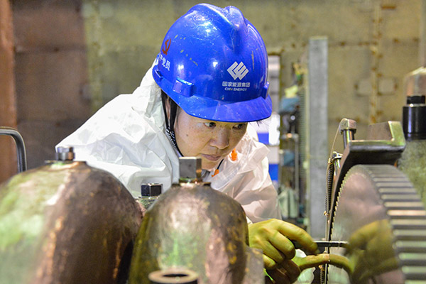 敬業(yè)奉獻(xiàn)的“大姐”班長(zhǎng)——記國(guó)家能源集團(tuán)雁石發(fā)電公司熱控班班長(zhǎng)曾德彩