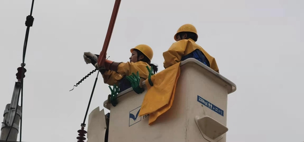 我愿做一名“高空舞者”，為你堅守那一抹涼