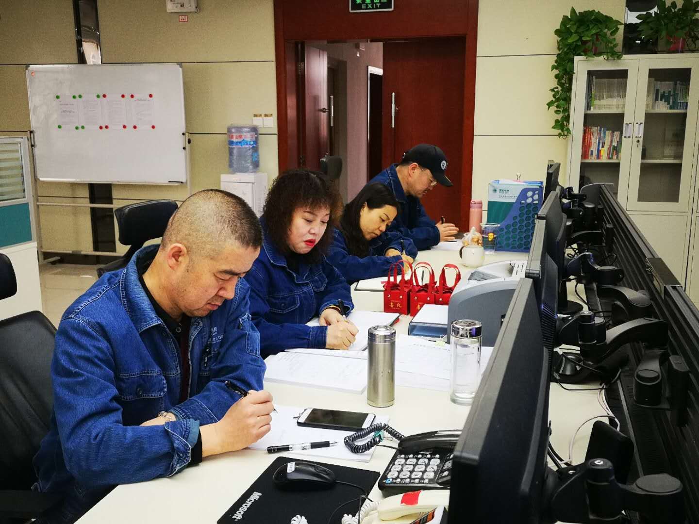 國網(wǎng)平?jīng)龉╇姽竟╇姺?wù)指揮中心：提升配網(wǎng)調(diào)度管理，保障春檢安全進(jìn)行