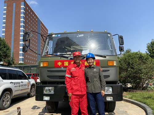 上陣夫妻檔，十天才回家