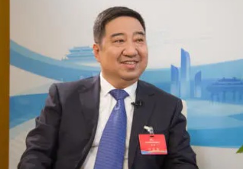 中國(guó)西電集團(tuán)有限公司黨委書(shū)記、董事長(zhǎng)、中國(guó)電氣裝備集團(tuán)董事長(zhǎng)白忠泉