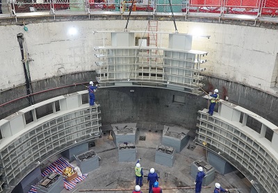 國(guó)網(wǎng)劉家峽水電廠2號(hào)機(jī)組定子機(jī)座吊裝到位