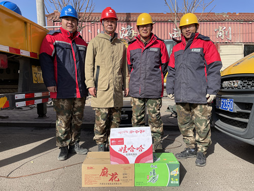 烏海電業(yè)局配電帶電作業(yè)處助力“煤改電”，送溫暖進(jìn)現(xiàn)場(chǎng)
