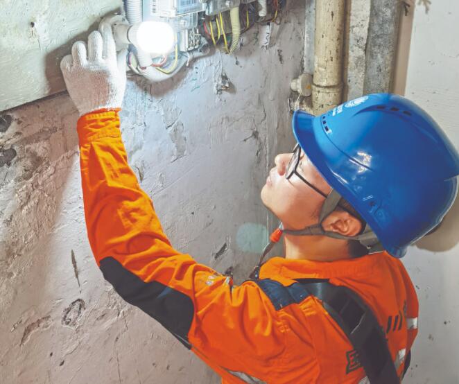 有一分熱,發(fā)一分光——“四川好人”瀘州供電公司員工李鳳麟的志愿服務故事