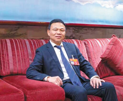 強電網(wǎng)優(yōu)服務(wù) 推動城鄉(xiāng)一體化發(fā)展——訪全國人大代表、奧克斯集團(tuán)有限公司董事長鄭堅江