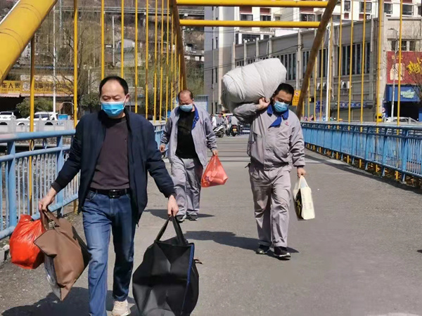 略電戰(zhàn)“疫”故事:疫情之下 他們以廠為家 義無(wú)反顧