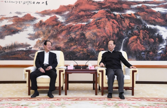 丁焰章拜會內(nèi)蒙古自治區(qū)黨委書記、人大常委會主任石泰峰