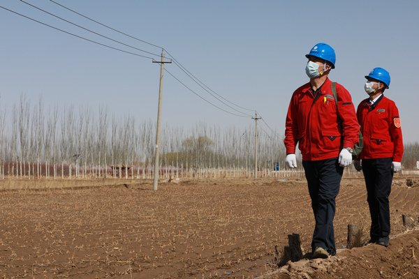烏海市千里山供電分公司：保電巡線備耕忙，不誤農(nóng)時不負春