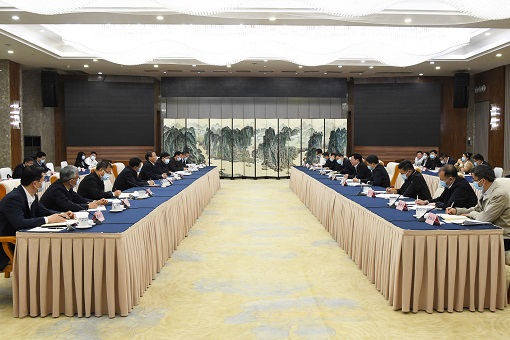 國家電網(wǎng)董事長辛保安、總經(jīng)理張智剛拜會重慶市委書記陳敏爾、市長胡衡華