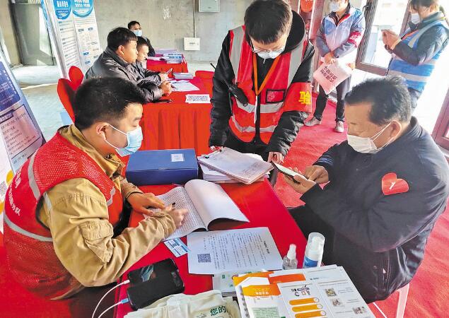 國家電網(wǎng)河北電力(雄安雁翎)共產(chǎn)黨員服務(wù)隊:服務(wù)新區(qū)建設(shè)發(fā)展 架起黨群連心橋