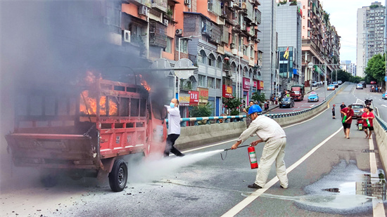 國網重慶萬州供電公司:電力員工到“消防員” 看他們如何一秒“變身”