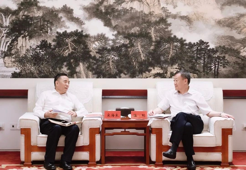 宋海良孫洪水與中國融通集團董事長溫剛、總經(jīng)理馬正武座談