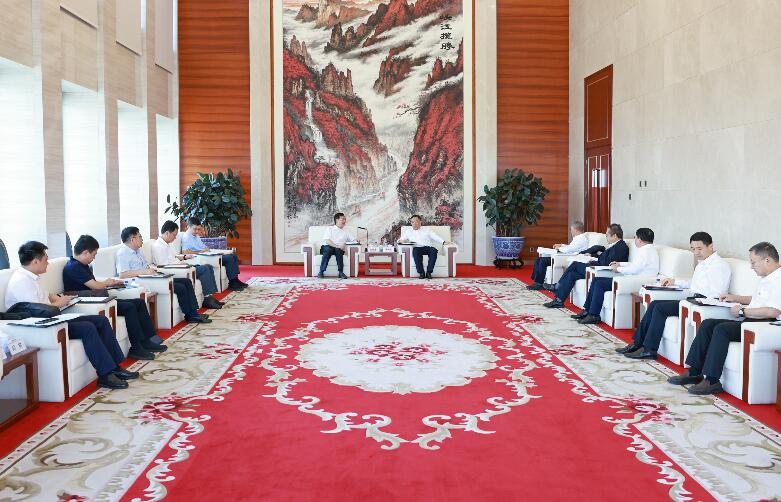 宋海良與武漢理工大學(xué)黨委書記信思金、校長(zhǎng)楊宗凱座談