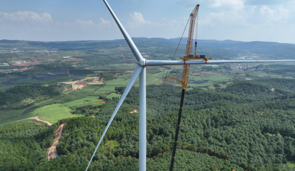 國內(nèi)最大陸上風機，成功吊裝!