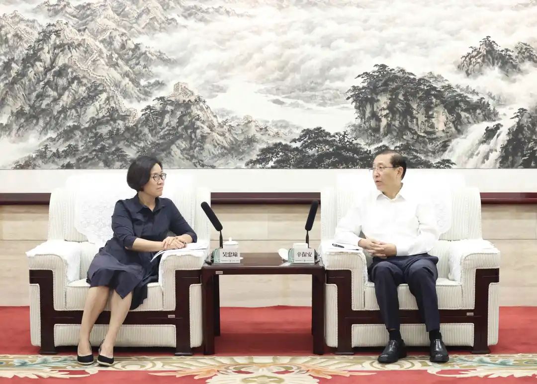 國家電網(wǎng)董事長、黨組書記辛保安與江西省委副書記、贛州市委書記吳忠瓊會談