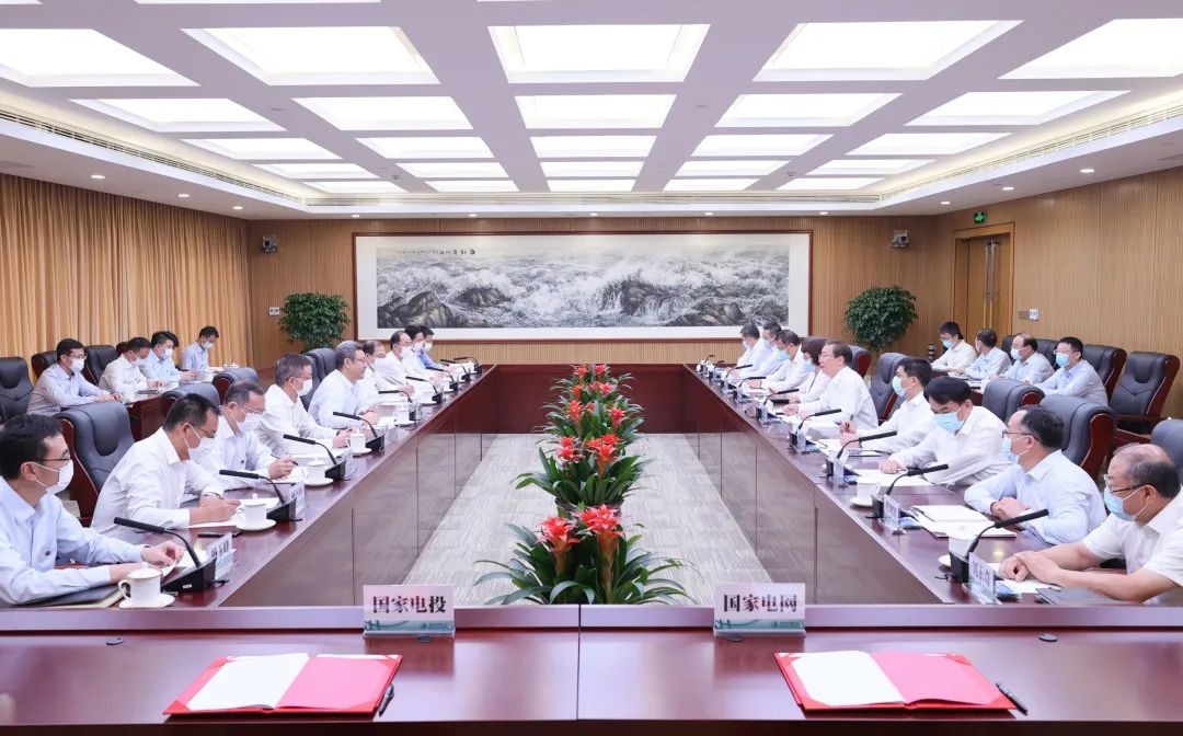 國(guó)家電網(wǎng)董事長(zhǎng)、黨組書(shū)記辛保安與國(guó)家電投董事長(zhǎng)錢(qián)智民、總經(jīng)理江毅會(huì)談