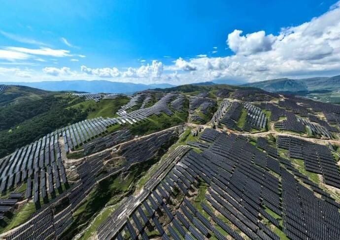 三峽集團(tuán)投資建設(shè)金下基地首個光伏電站項(xiàng)目建成投產(chǎn)