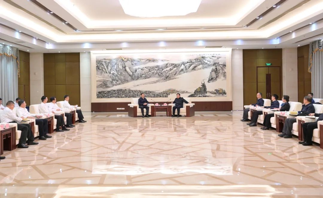 國家電網(wǎng)公司董事長、黨組書辛保安與四川省委書記王曉暉會談