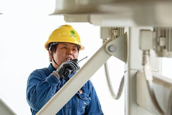 【二十大代表】左熱古麗·尼亞孜:堅守荒漠戈壁的變電運維女班長