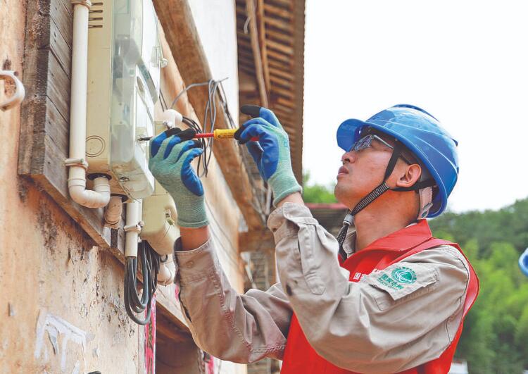 練俊發(fā):精益求精守護“計量天平”