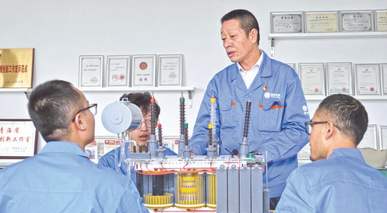 【二十大代表】錢建華:扎根高原守護(hù)萬(wàn)家燈火