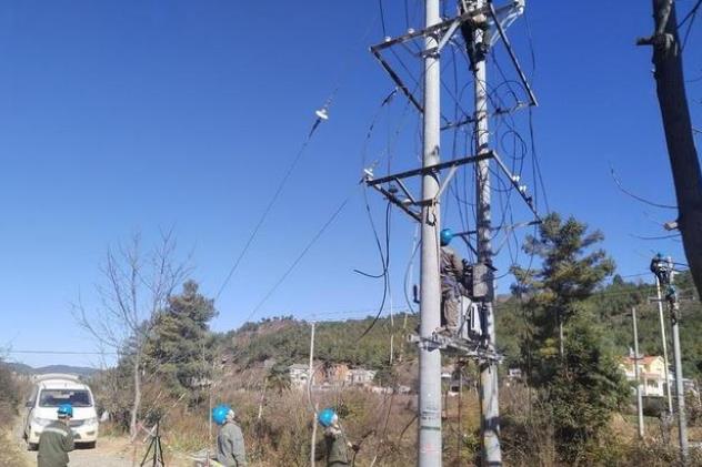 云南會(huì)澤供電局實(shí)施低電壓改造惠及200余戶(hù)村民