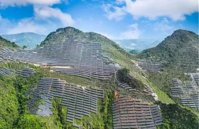 全國首例！吉電股份“大容量、高坡度”集中式山地光伏項目并網(wǎng)