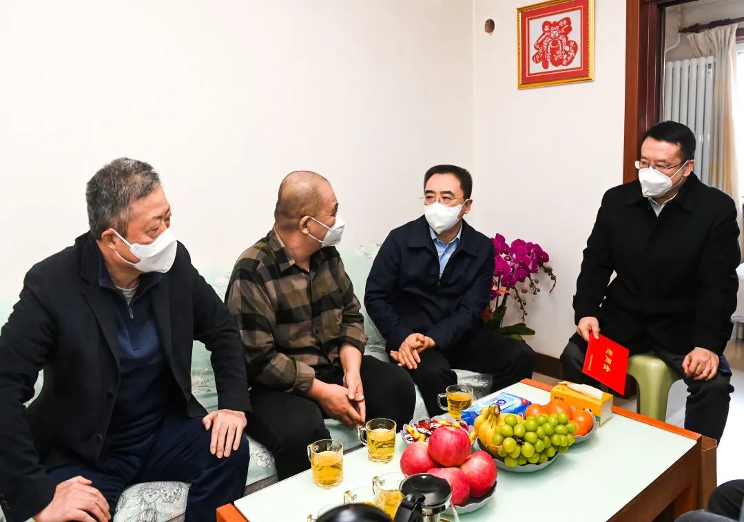 鄒磊、劉明勝走訪慰問退休老領(lǐng)導(dǎo)、勞模遺屬、困難黨員群眾