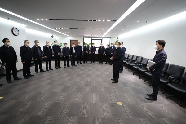 張玉卓到中國國新調(diào)研 看望慰問中央企業(yè)專職外部董事和企業(yè)一線干部職工