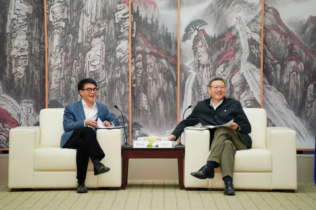 國(guó)家電投黨組書(shū)記、董事長(zhǎng)錢(qián)智民會(huì)見(jiàn)申能集團(tuán)黨委書(shū)記、董事長(zhǎng)黃迪南