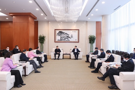 溫樞剛鄧建玲會(huì)見(jiàn)鄂爾多斯市委書(shū)記李理、市長(zhǎng)杜匯良