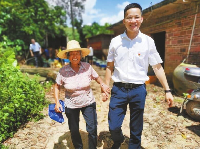 駐村第一書記楊開岳:把心獻給這片土地