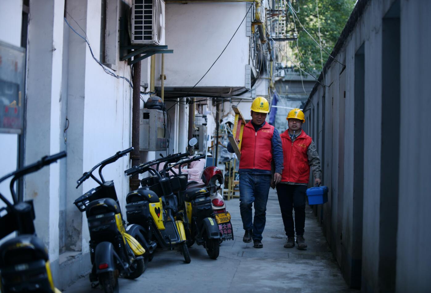 國網(wǎng)余姚市供電公司:“點亮黑樓道2.0”,借“光”照亮居民歸家路