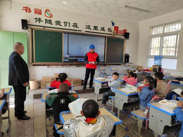 國網(wǎng)會理市供電公司:電力服務(wù)進校園?暖心護航開學(xué)季