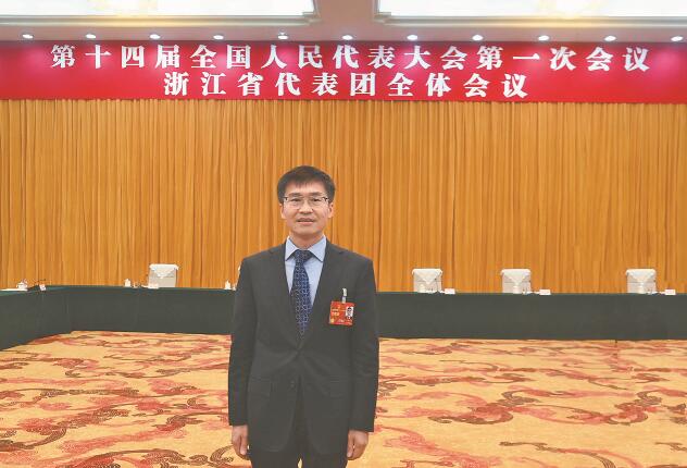 加快能源技術(shù)創(chuàng)新 推動成果轉(zhuǎn)化應(yīng)用——訪全國人大代表、中國科學院寧波材料技術(shù)與工程研究所副所長(主持工作)王立平