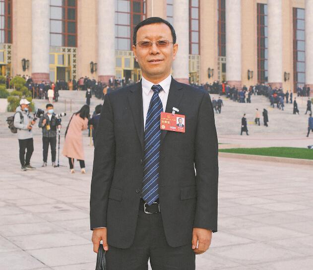 【兩會(huì)好聲音】全國(guó)人大代表 李生權(quán):推動(dòng)電-碳市場(chǎng)協(xié)同聯(lián)動(dòng) 常態(tài)化開(kāi)展綠電交易