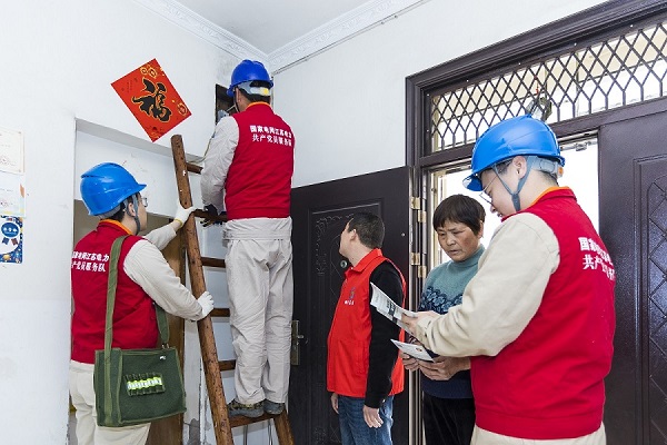 國網(wǎng)高淳供電公司:“雙網(wǎng)格員”聯(lián)合開展管電除患