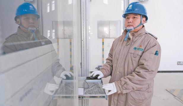 國網(wǎng)首席專家鄭歆:主持近百座變電站調(diào)試的繼電保護專家