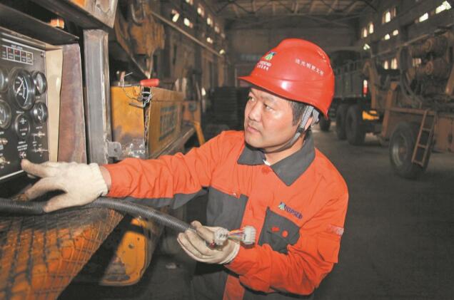 國網(wǎng)首席專家陳震:專注輸變電工程機械化施工設(shè)備創(chuàng)新