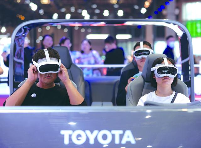 代表前沿技術(shù)方向，促使跨國車企轉(zhuǎn)型，新能源車在上海車展“唱主角”