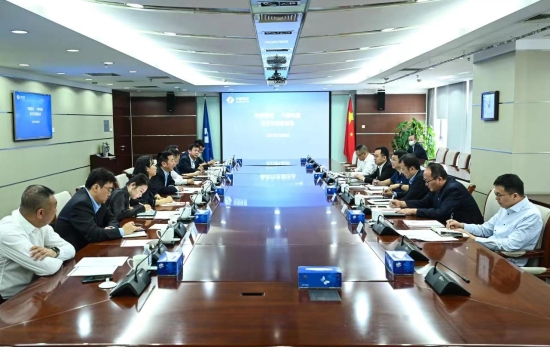 中國電建黨委常委、副總經(jīng)理劉源與中國建材股份副總裁王兵舉行會(huì)談